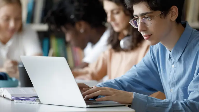 Las motivaciones de la Generación Z: más allá del dinero, ¿qué buscan en un nuevo trabajo?