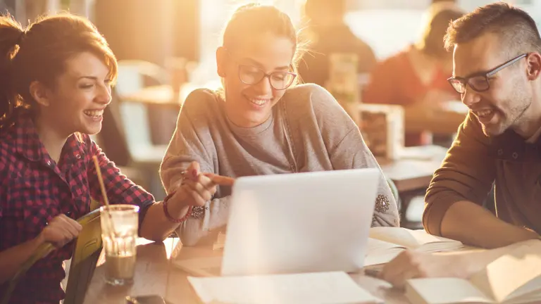 Cuenta DNI lanza descuentos del 40% para estudiantes universitarios