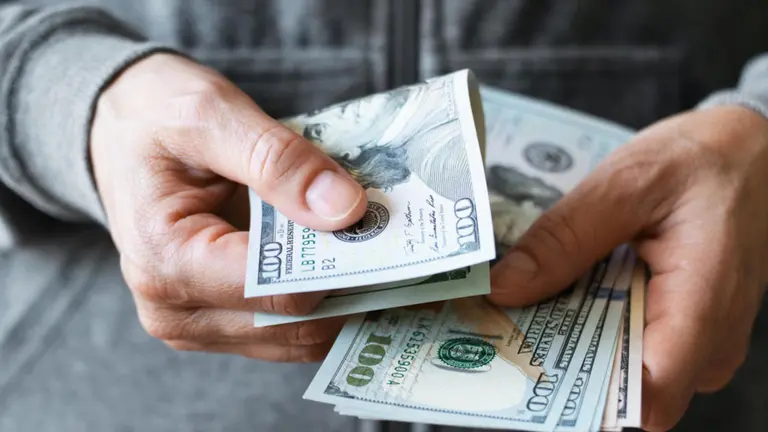 La unificación del dólar genera un nuevo rulo: la maniobra que crece en el país para ganar hasta 5%