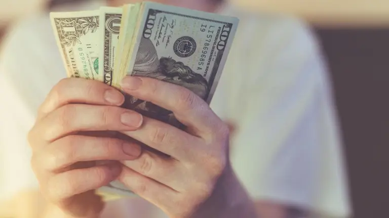 El dólar blue se toma un respiro y los financieros concluyeron en alza