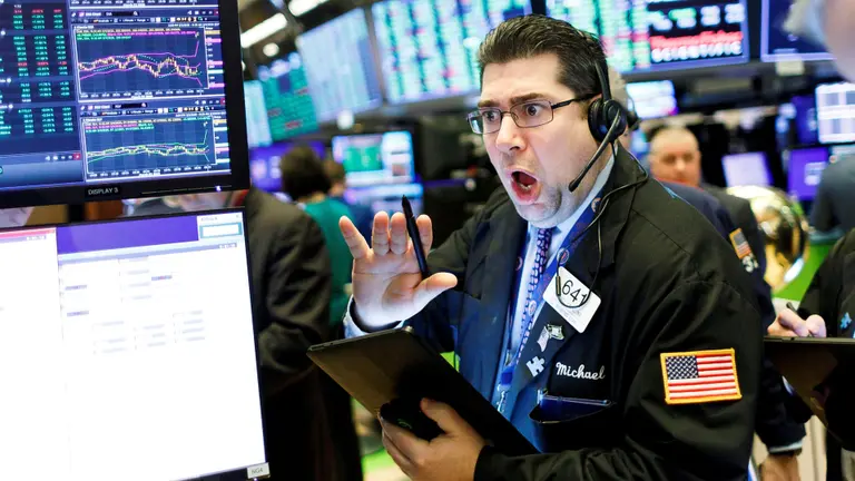 Pánico en los mercados: el 'índice del miedo' de Wall Street se dispara y alcanza niveles récord
