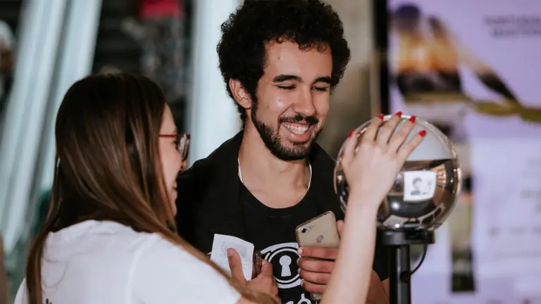 Worldcoin, en la mira de la AFIP y CNV: qué pasa con los tokens que se ganan al escanear los ojos