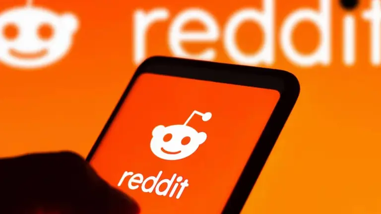 ¿Reddit te va a escanear el iris? así es el plan para frenar a los bots