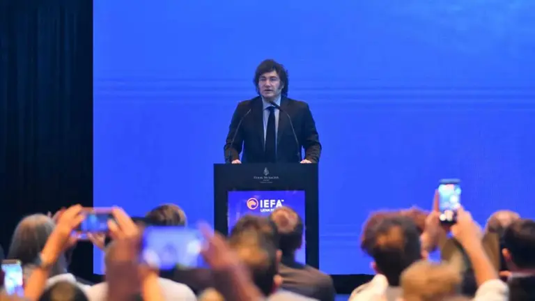 Javier Milei anunció el cese de emisión de pesos y advirtió sobre un nuevo proceso de remonetización