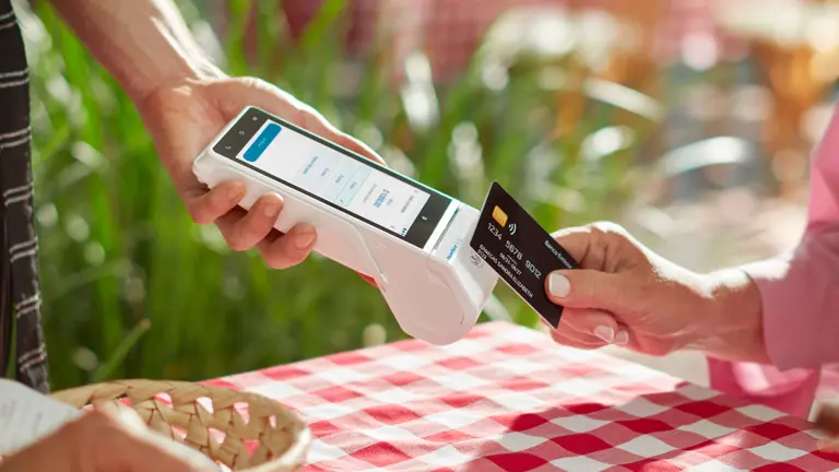 La revolución de los pagos digitales: QR y contactless lideran el cambio en Argentina