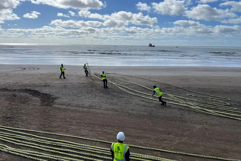 Google celebró la llegada de su cable submarino "Firmina", que une a la Argentina con Estados Unidos
