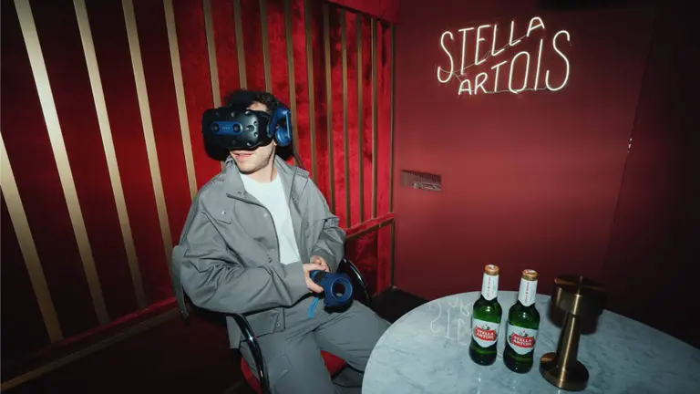 Stella Artois lanza iniciativa de realidad virtual para conversar con personajes históricos