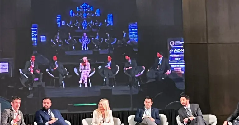 Pica en la Comisión de Ciencia y Tecnología del Congreso: Yeza, lapidario contra Gollán por ley de IA