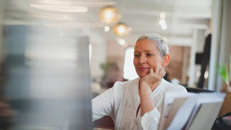 Preocupación en la generación mayor: solo 1 de cada 5 empresas busca activamente contratar adultos