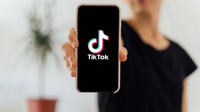 TikTok le pone un freno al contenido generado con IA: la celebrada decisión que tomó la plataforma