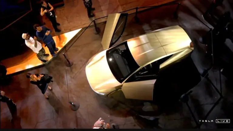 Elon Musk anuncia que Tesla iniciará la producción del robotaxi Cybercab a partir de esta fecha