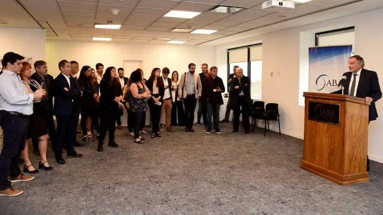 El avance de pagos digitales y un "palo" a las fintech: las definiciones de los bancos internacionales en Argentina