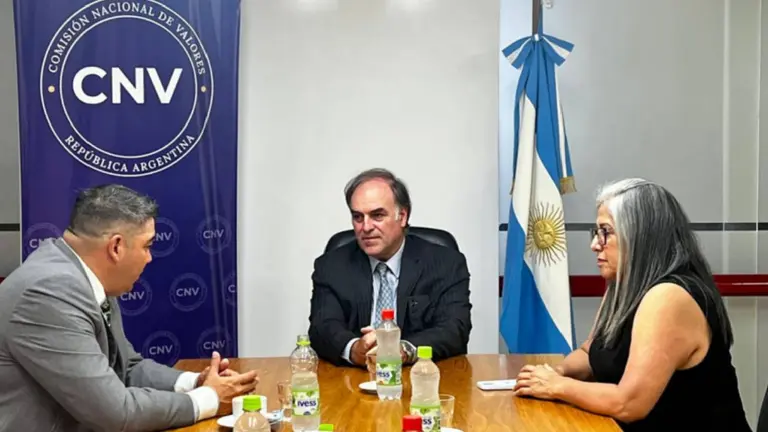 Argentina se une con El Salvador para impulsar a las criptomonedas: ¿un guiño hacia la regulación?