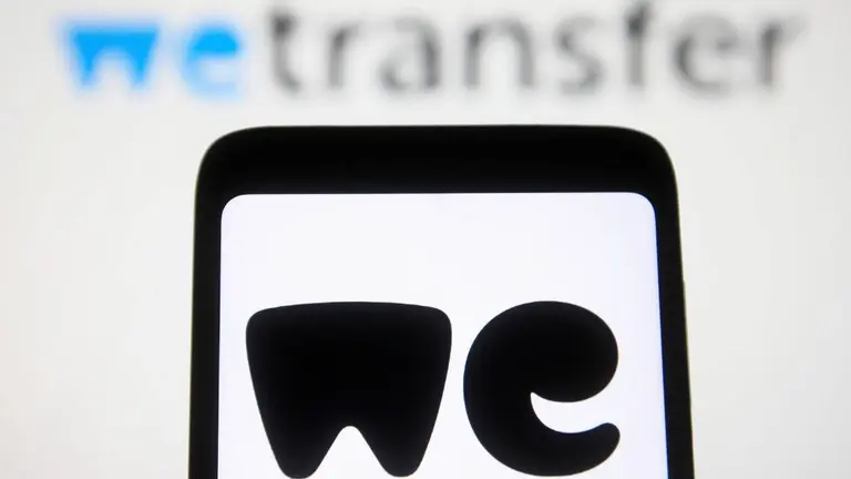 Polémica decisión: WeTransfer usará datos de usuarios para entrenar su modelo de IA