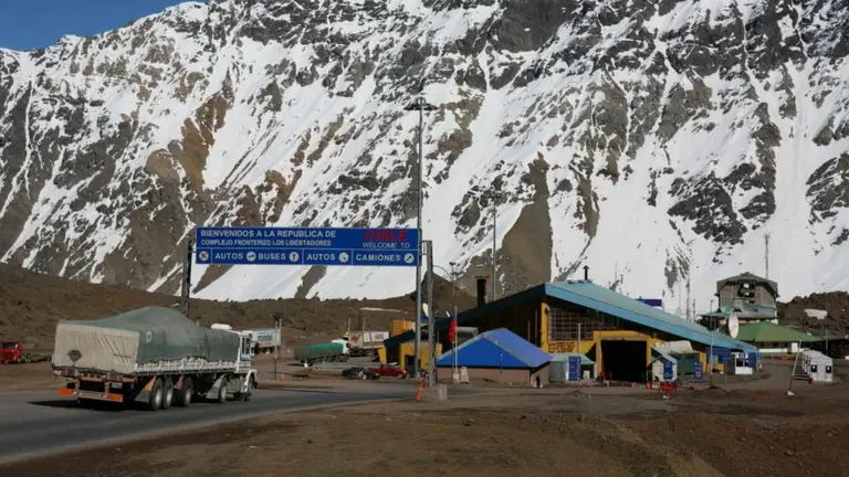 ARCA eliminó un trámite clave y cruzar de Argentina a Chile para hacer compras ahora será más fácil