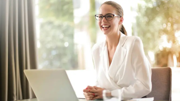 Mujer gana la lotería con ayuda de ChatGPT, recibe u$s150.000 en premios y lo dona todo