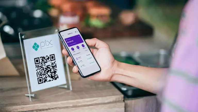PIX revolucionó el verano: argentinos hicieron 4,3 millones de compras por día