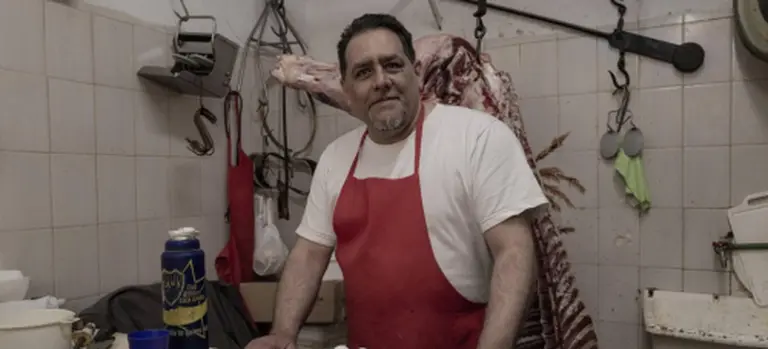 El carnicero que cobra en "verdes" desde 2023 y ahora festeja la legalización: "Quise mostrar que todo dependía del dólar"