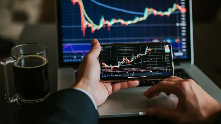 Finanzas 2025: CEDEAR y bonos fueron los grandes ganadores del primer semestre