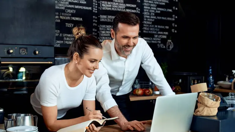 Crédito y tarjetas prepagas: por qué son las dos nuevas tendencias de financiamiento entre empresas