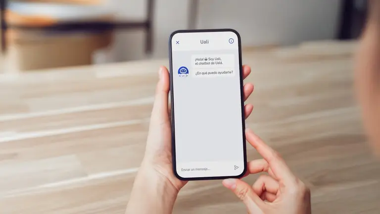 Ualá se une con OpenAI y lanza un chatbot de IA generativa para mejorar la atención al usuario