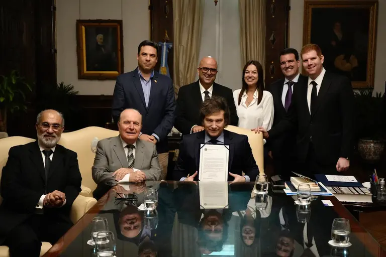 Javier Milei fue reconocido como Economista del Año por una entidad de Brasil