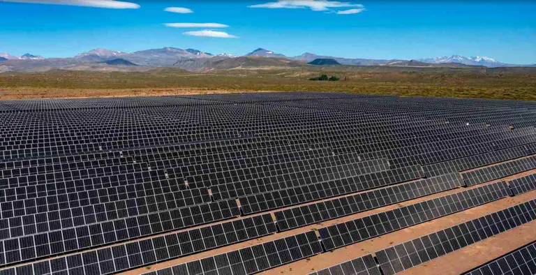 Empresa de energía solar lanzó bono verde por u$s10 millones para financiar proyectos renovables
