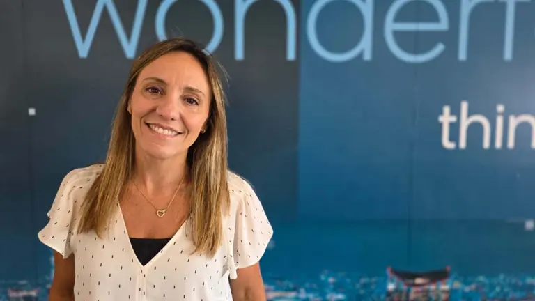 Es argentina, preside un gigante IT y quiere llevar la inteligencia artificial a todas las firmas del país