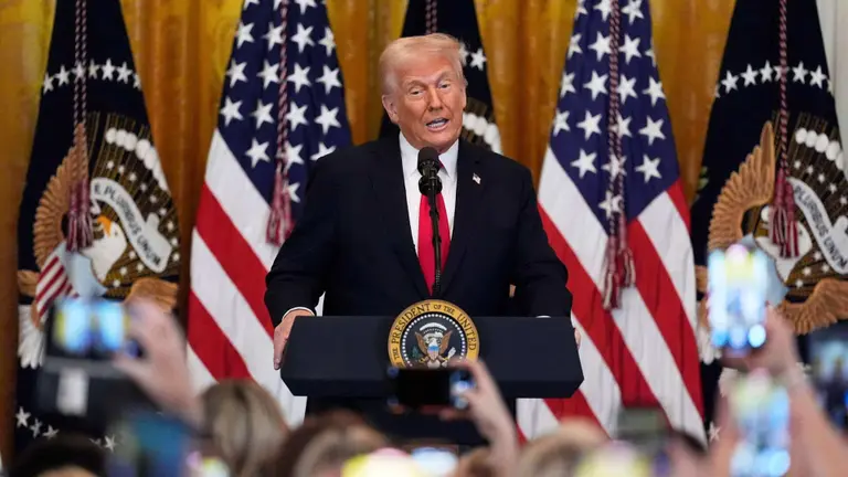 Trump hunde a los mercados, pero hay oportunidades: opciones para invertir hasta que pase el temblor