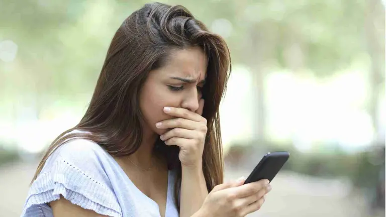 Violencia digital: revelan que 1 de cada 6 mujeres en Argentina encontró apps espía en su celular