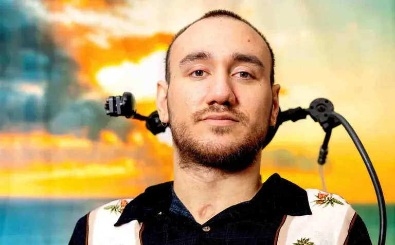 Un accidente lo dejó postrado pero el chip de Neuralink le cambió la vida