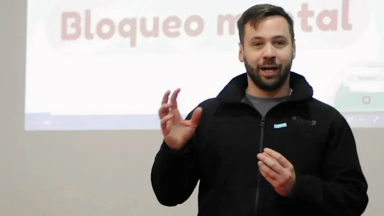 Es profesor de secundaria y creó su propio Bitcoin para que los alumnos hagan la tarea