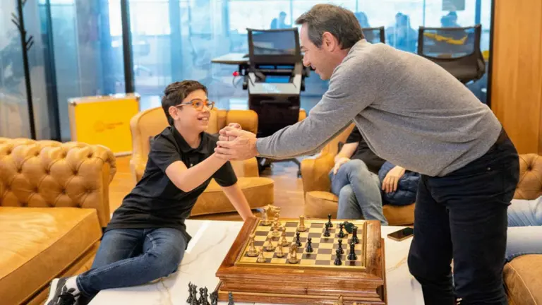 Mercado Libre apuesta por Faustino Oro: el rey del ajedrez argentino con solo 11 años