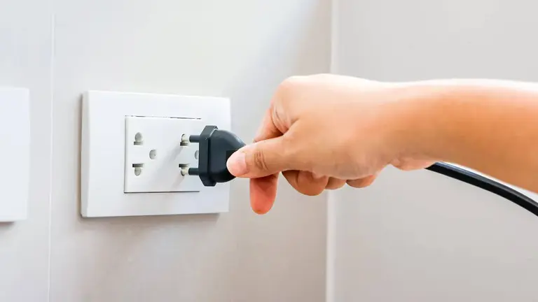 Electrodomésticos que tenés que desenchufar "sí o sí" para ahorrar energía y ganarle al invierno