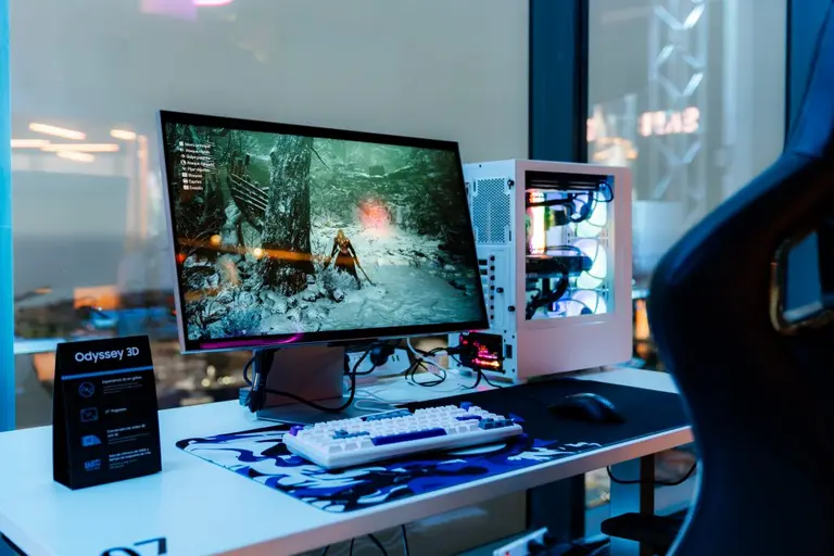 Samsung trae al país un monitor gamer que ofrece imágenes 3D y funciona sin gafas