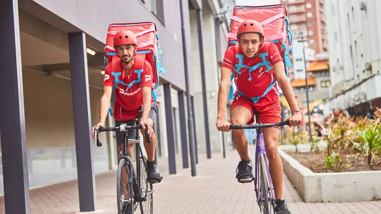 Reforma laboral para las apps de delivery: Kicillof se opone al plan Milei y un intendente lanza modelo propio