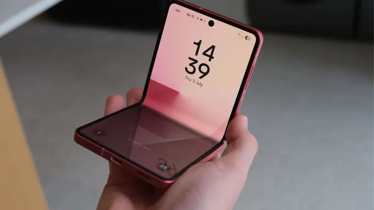 Vuelve la moda de los celulares con tapa: cómo son y cuánto cuestan los 6 mejores del mercado