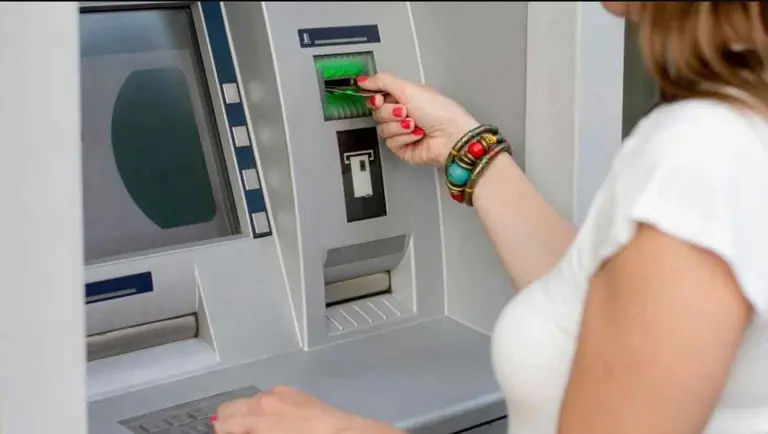 Boom de cajeros no bancarios de Banelco: qué son, cómo funcionan y por qué ganan terreno en Argentina