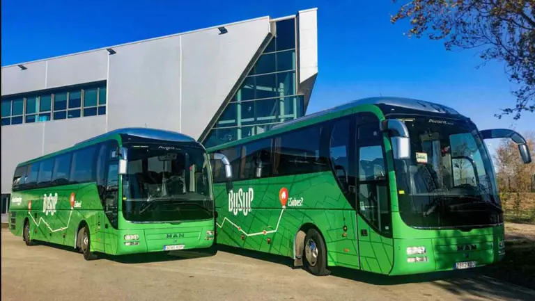 Busup, la startup que gestiona la movilidad de Amazon, aterriza en la Argentina