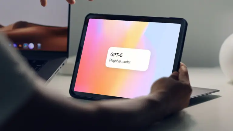 OpenAI mejora la interacción de GPT-5 y trae de vuelta modelos antiguos para suscriptores