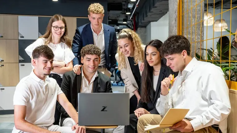 Empresa internacional busca jóvenes profesionales en Argentina bajo modalidad híbrida: vacantes y requisitos