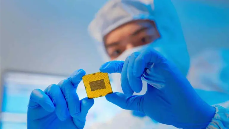 Los planes de Huawei y SMIC para triplicar la producción de chips de IA