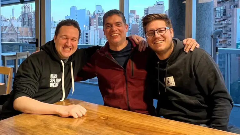 Argentinos crean IA que reinventa la distribución de electricidad en el mundo: recibieron u$s12,5 millones