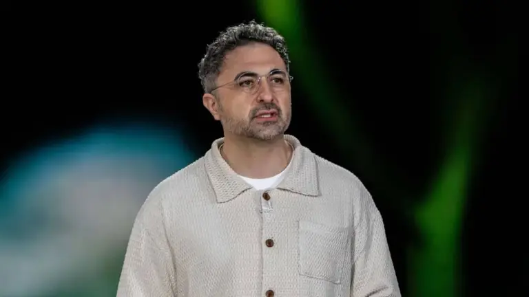 Ejecutivo de Microsoft advierte que la IA simula consciencia para generar vínculos afectivos peligrosos