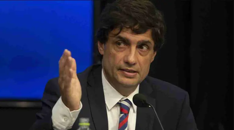 Dólar en alza: qué riesgos enfrenta el Banco Central, según Lacunza