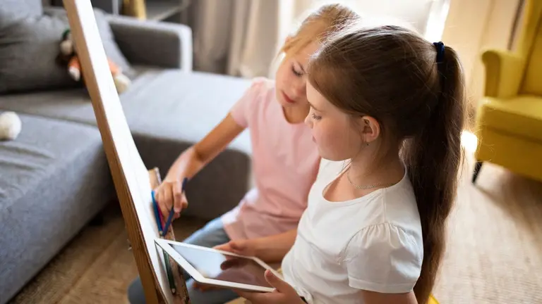 Tres exempleados de Google lanzan una IA interactiva y personalizada para niños