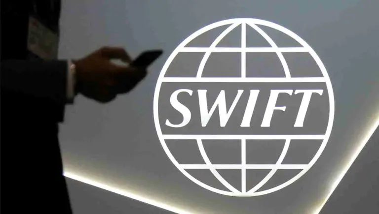 Revolución cripto: SWIFT integrará blockchain y acerca a XRP como puente de liquidez bancaria