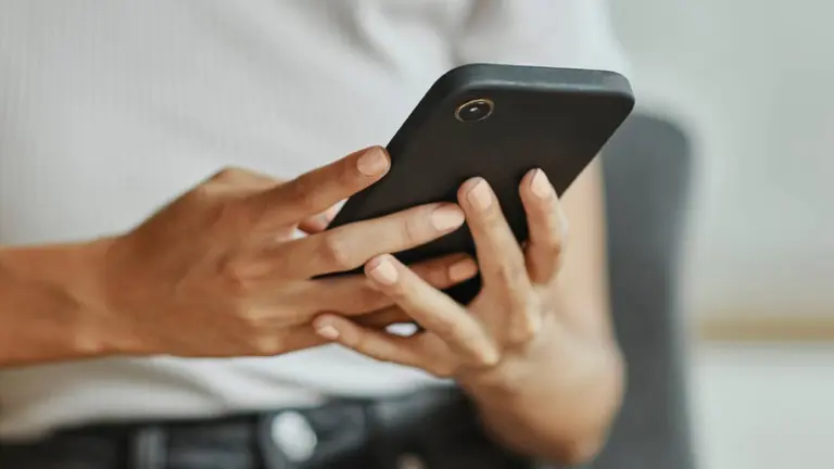 Empezaron con $20 mil y hoy hacen que marcas como Coca-Cola y Yamaha vendan más por WhatsApp