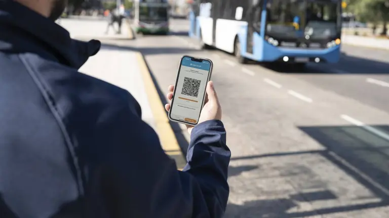 El banco que te paga el bondi: cómo acceder al beneficio y viajar gratis en colectivo
