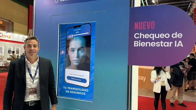 Universal Assistance lanza una IA que analiza la salud de los viajeros desde el celular en segundos